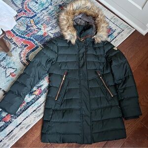 Vince Camuto Women's Green Down Filled Parka with Faux Fur Trim Hood medium